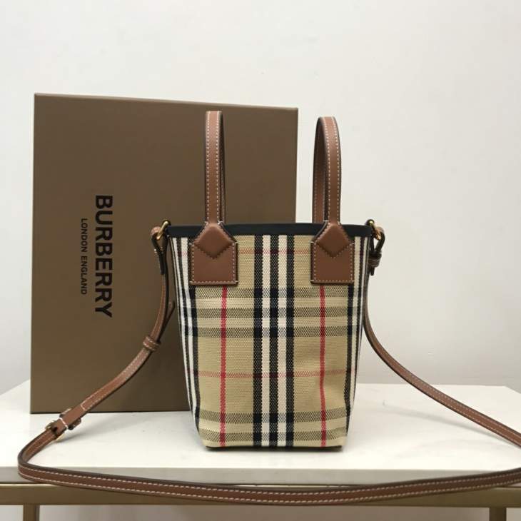 Picture of Burberry Handbags _SKUfw155082211fw